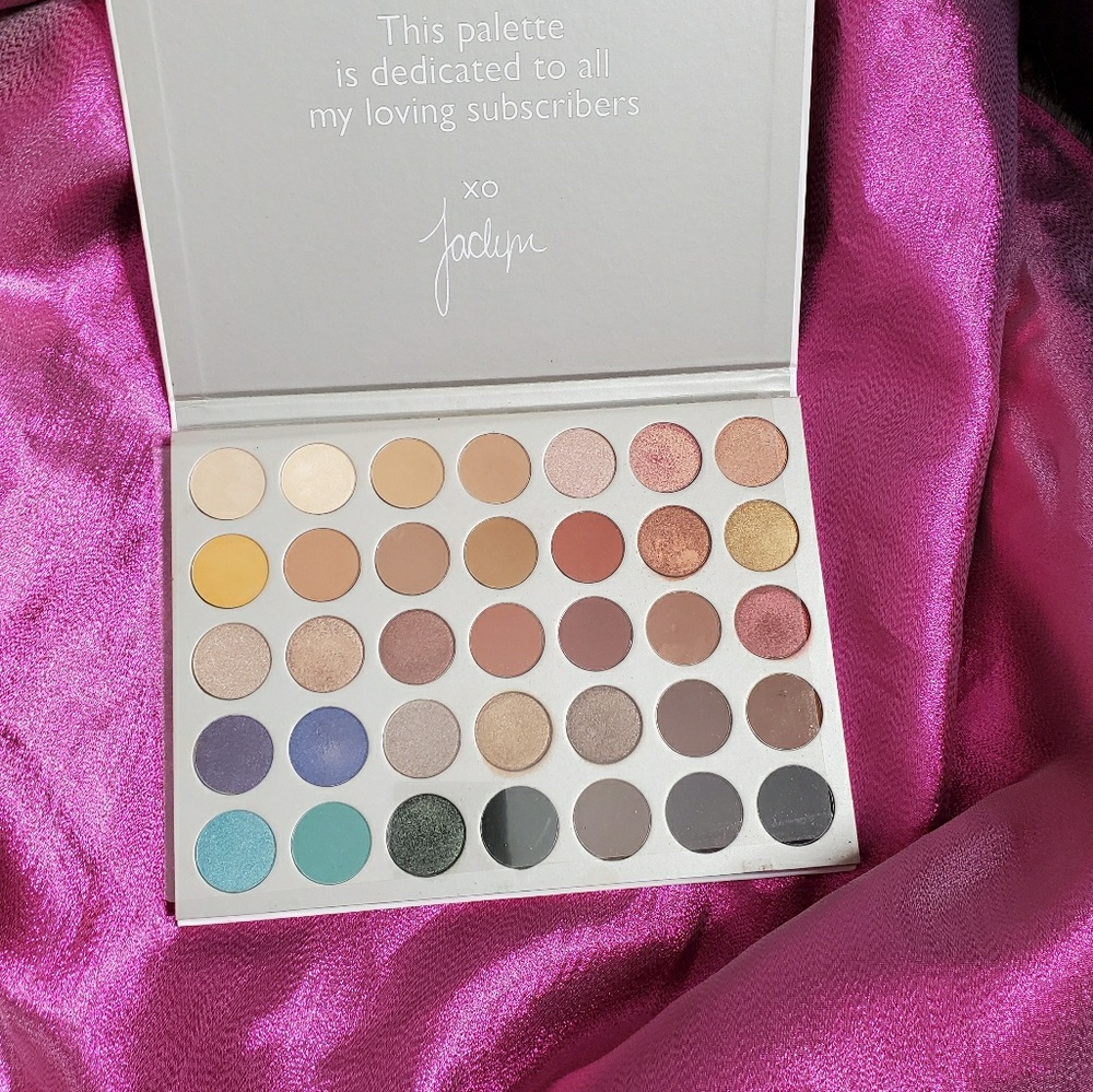 The Jaclyn Hill Makeup Pallette Morphe